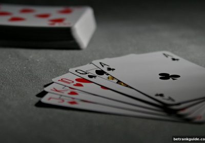 血战麻将赢牌攻略：博彩公司排名实战技巧让你连胜不断
